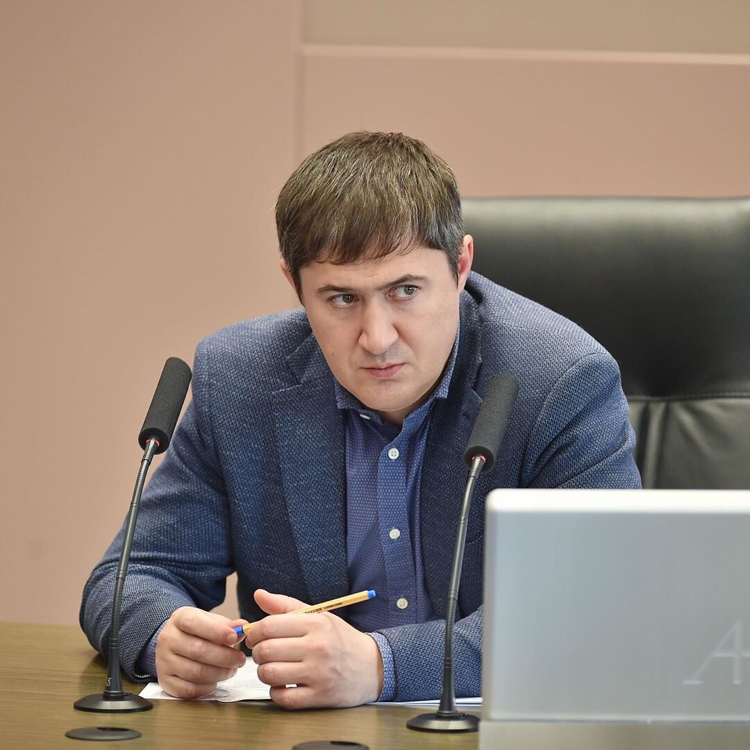 Глава сколько лет