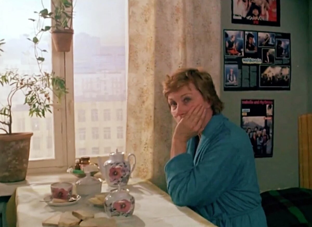 Кадр из фильма «Интердевочка», режиссёр Пётр Тодоровский, Мосфильм, 1989 год.