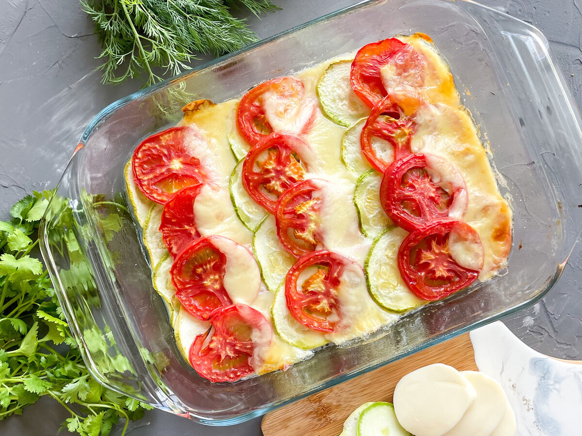 Запеканка с кабачками, помидорами и сыром