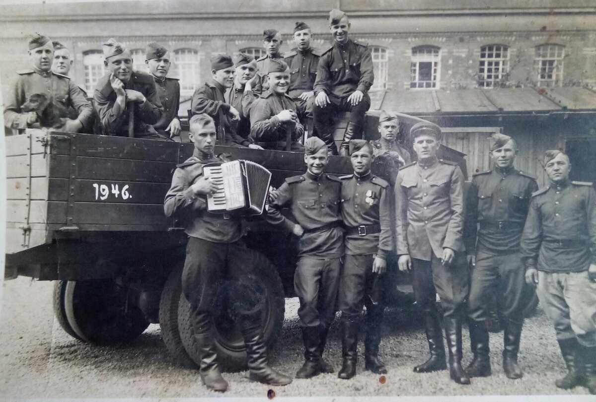 Наш дед - ветеран ВОВ. Фотографии 1945-1946 г. из семейного архива | Память  по льготному тарифу | Дзен