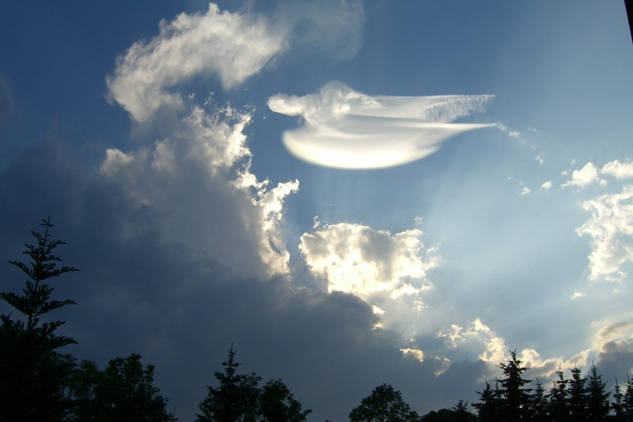 Облака. Странные облака. Ангел в небе. Глаза в небе.