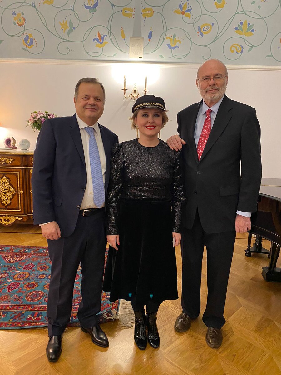 Родриго Баэна Соарес и Альфонсо Лопес Кабальеро окружили вниманием и заботой дорогую гостью, Юлию Серебрянскую