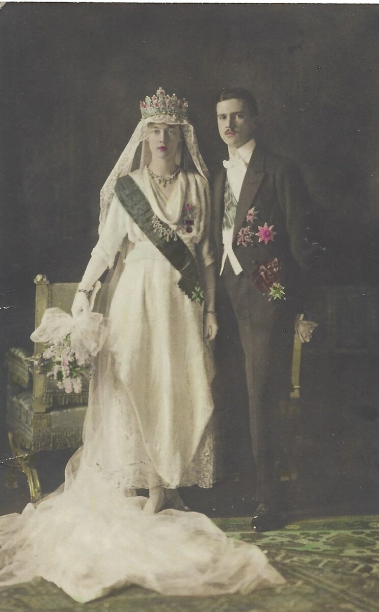 Одна из свадебных фотографий новобрачных. Фото взято из открытого источника в интернете. https://1.bp.blogspot.com/-KLRdyIKh1NY/XcN2hVehmnI/ AAAAAAAAyDY/ KV2Nmavxu9URVo3ud1qtY8_nzKkSrdJuACLcBGAsYHQ/s1600/2.jpg