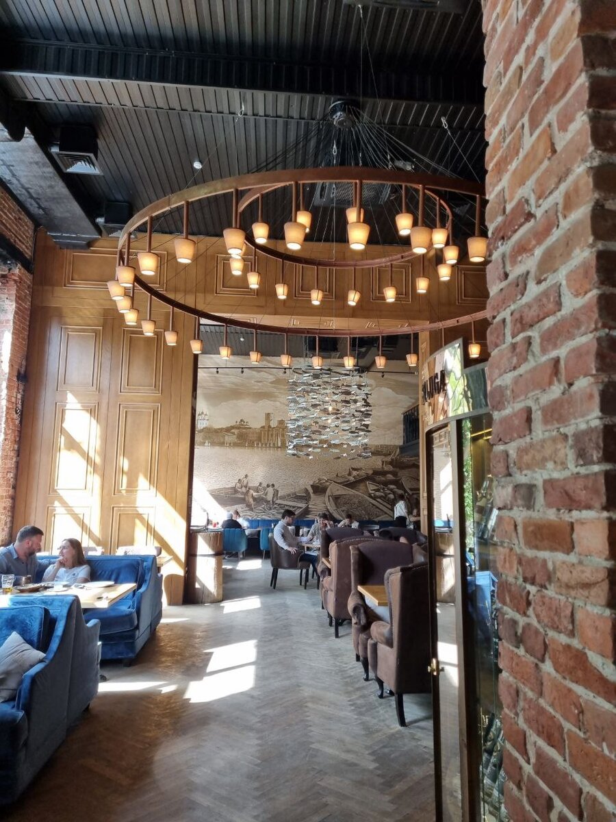 зал на первом этаже