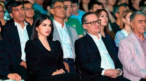 Саида Мирзиёева и Комил Алламжонов. . Фото из Telegram-канала Мирзиёевой