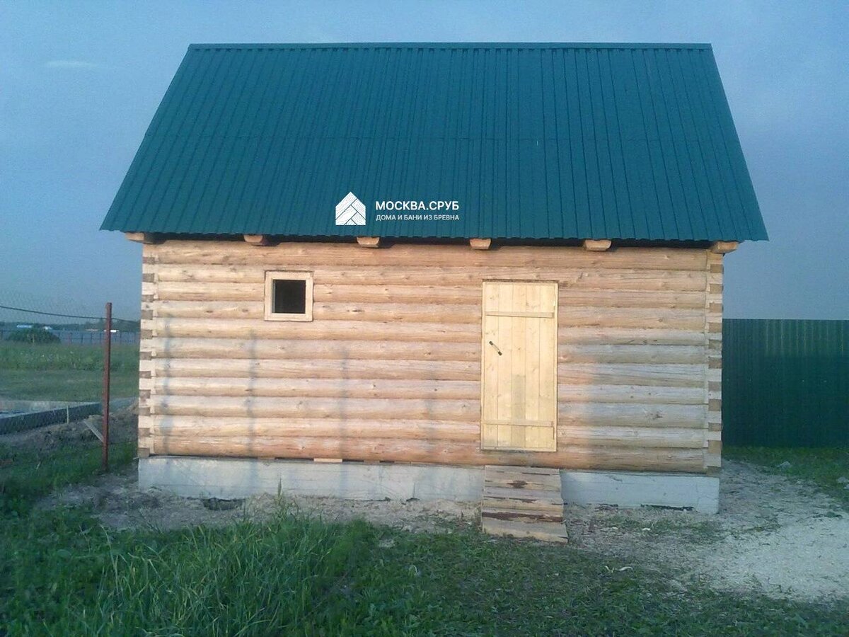 Сруб баньки на участке размеры 5х4,5, чердак, заливной фундамент. Проект без террасы и мансарды.