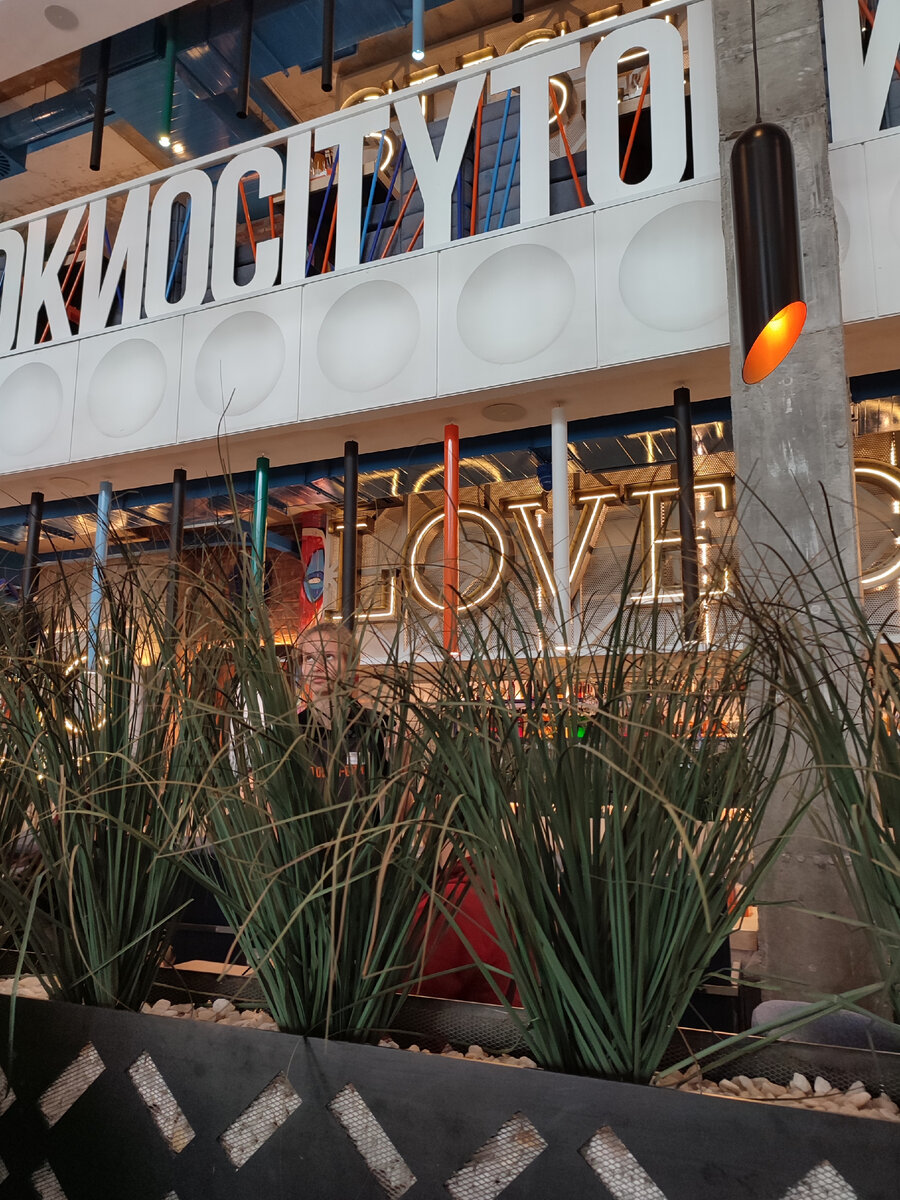 И внутри тоже дворец! Стильное, яркое, современное оформление