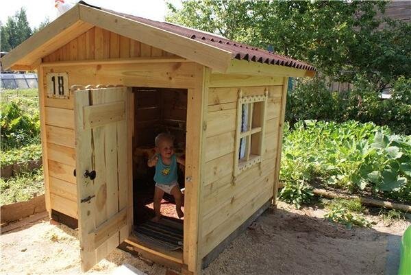 Как сделать детский домик на дачном участке своими руками