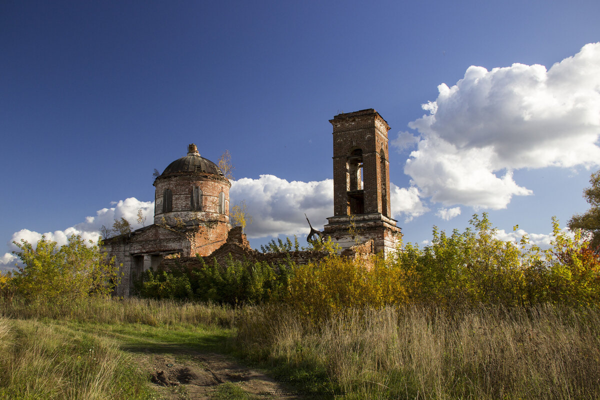 Разрушенная церковь картинка