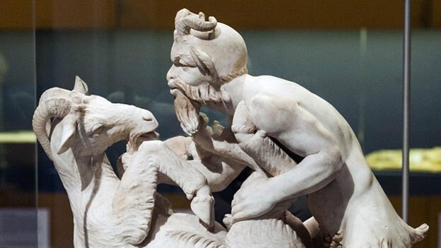 Одно из самых скандальных античных произведений - статуя бога пастушества и скотоводства Пана с козой, обнаруженная на руинах Геркуланума в 1752 г.