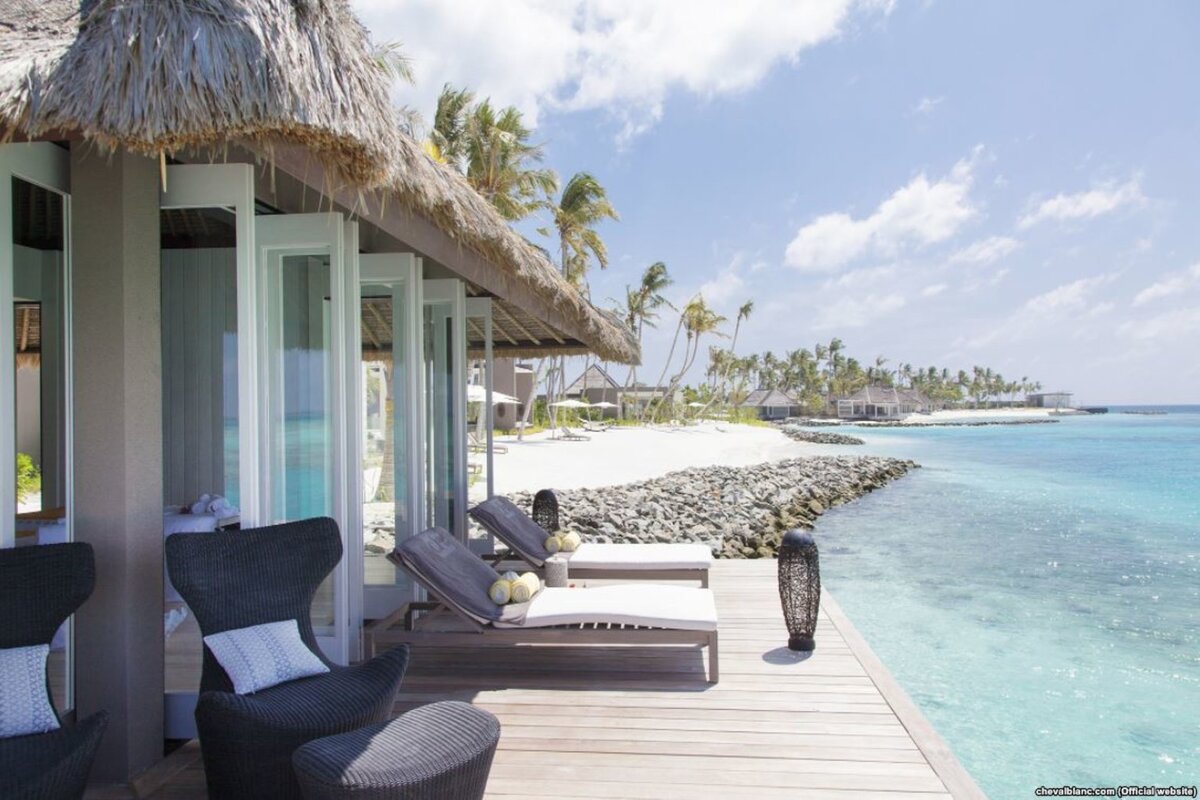 Украинский президент отдыхал здесь с гостями в течение семи дней и шести ночей.