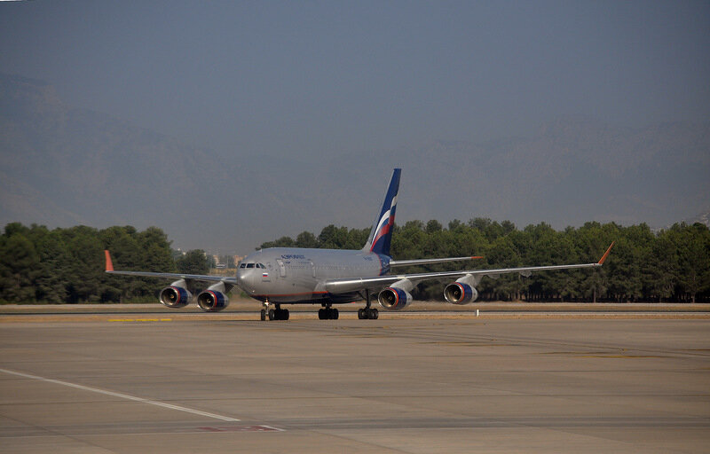  В прошедший отпуск удалось семьей побывать сразу в нескольких международных аэропортах, увидеть самолеты авиакомпаний, не летающих в Омск и Алматы, тех, кого я не видел в Москве, Питере и Екатеринбурге. Проделав за две недели маршрут Омск - Анталья - Тель-Авив - Анталья - Омск, удалось побывать еще в нескольких примечательных местах. Мой рассказ будет состоять из нескольких частей и больше будет похож не отчет по споттингу, на тревел-журнал...


