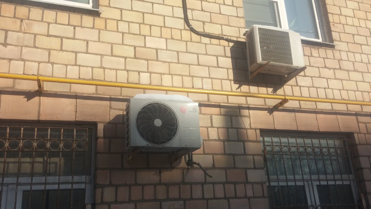 Сразу два блока, и оба - с нарушениями.