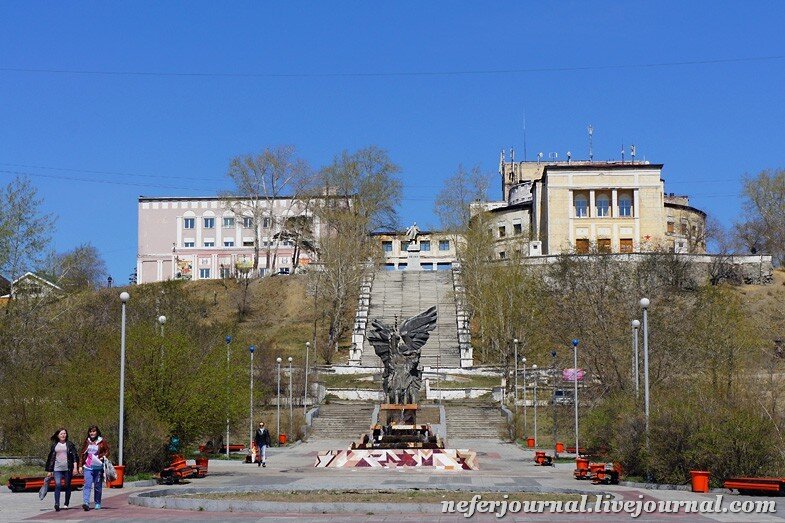 памятник труженикам тыла улан-удэ. площадь славы улан удэ. площадь славы лврз улан-удэ. памятник на площади славы в улан-удэ. город улан удэ площадь слава.