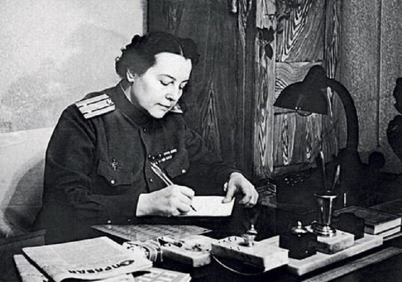 Зоя Воскресенская за работой // Фото: yamskoyepole.ru  