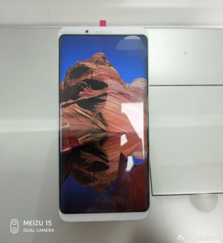 Челка отсутствует. Такие тренды нам по душе!)