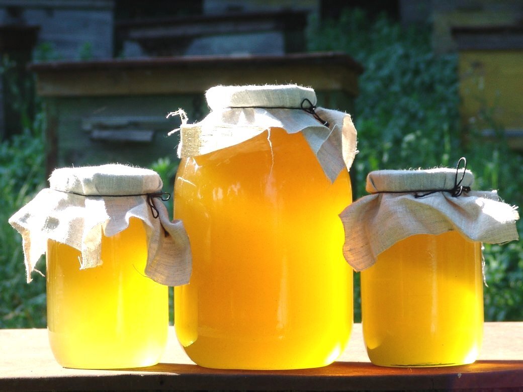 Мёд — это один из самых полезных продуктов. Ввиду его высокой стоимости многие продавцы искусственно увеличивают объем, добавляя в мед сахар, чтобы получить большую выгоду.
