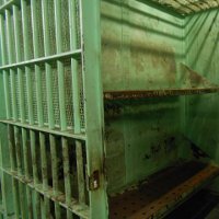 Тюремный срок представляет собой действенную меру наказания во многих странах мира. Как известно, чем больше вина человека, тем большую ответственность ему приходится нести по закону. Однако бывали случаи, когда людей осуждали на сотни и даже тысячи лет лишения свободы. Что же могло повлечь такое наказание? Ответ на этот вопрос поможет дать подборка фактов «Самые длинные тюремные сроки в истории».