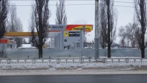 Как следует из пресс-релиза ПАО «НК «Роснефть», она вместе с китайской «Beijing Gas Group Company Limited» пришли к договоренностям о совместной работе по организации в РФ сети АГНКС. Соглашение о создании совместного предприятия подписали 12 сентября на IV-м Восточном экономическом форуме, который проходит в эти дни во Владивостоке.