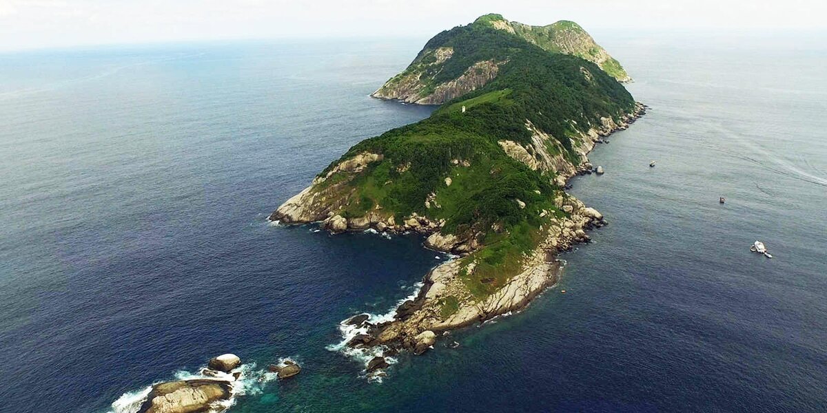 Змеиный остров, побережье Санкт-Пауло.