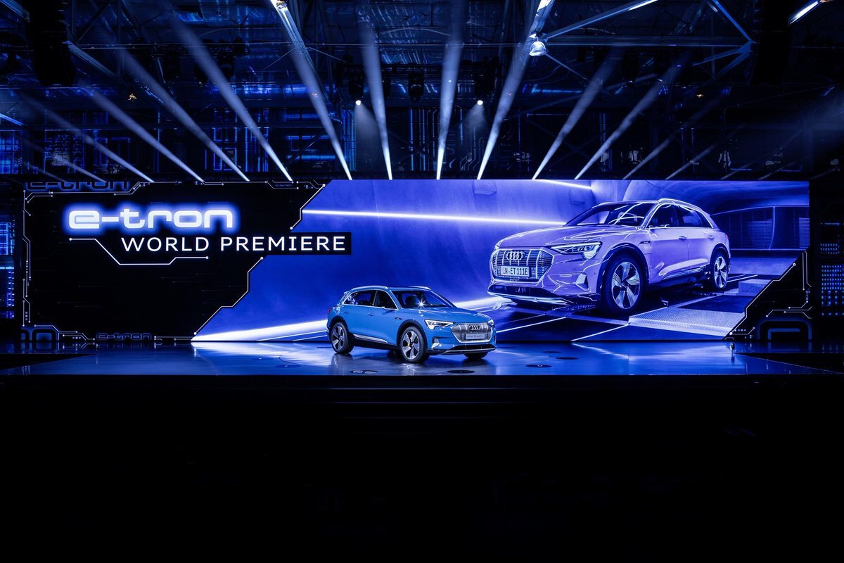 Audi приложила много усилий, чтобы создать новый уже серийный e-tron, и, похоже, что у них получился очень достойный электромобиль.