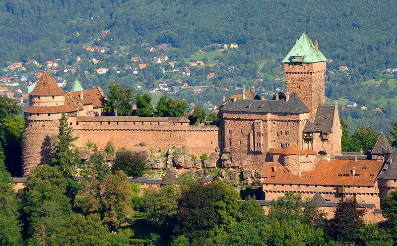 Замок "Верхний Кёнигсбург" (франц. О-Кёнигсбург, Haut-Kœnigsbourg). Фото с официального сайта.