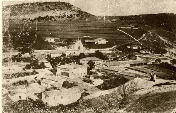 Алёшино (Балта-Чокрак) — исчезнувшее село в Бахчисарайском районе Крыма, в котором родился А. С. Канаки. Снимок до 1941-го года.