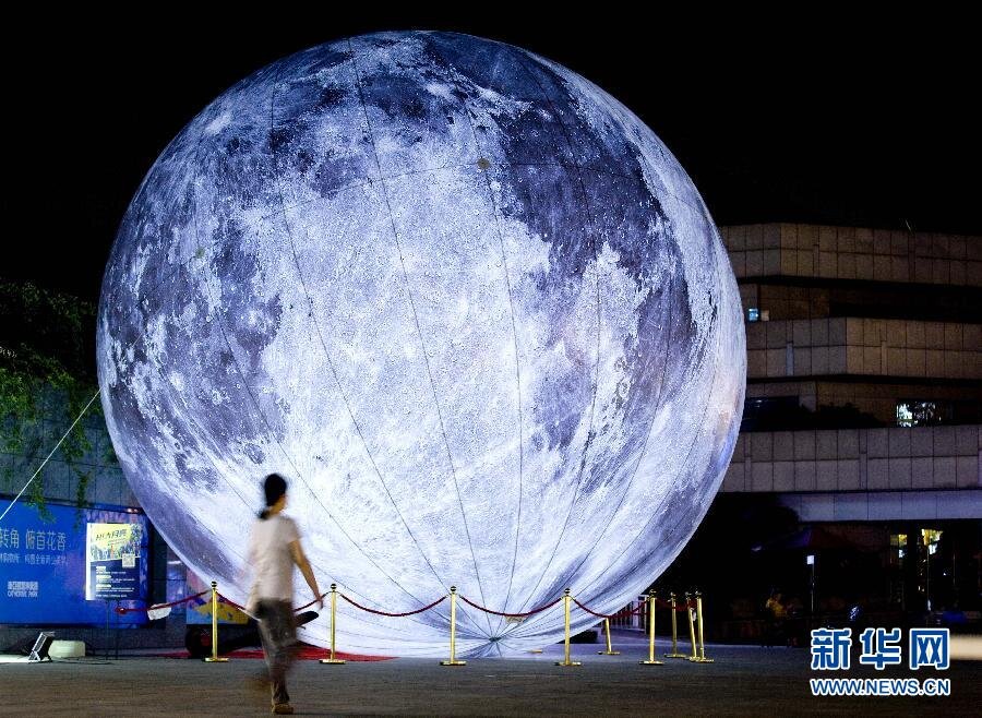 Несколько месяцев назад, китайские специалисты начали проект по созданию искусственной Луны. Цель миссии заключается в том, что ученые хотят революционными методами решить проблемы с освещением.