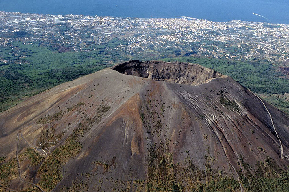 Везувий сегодня. он еще заявит о себе