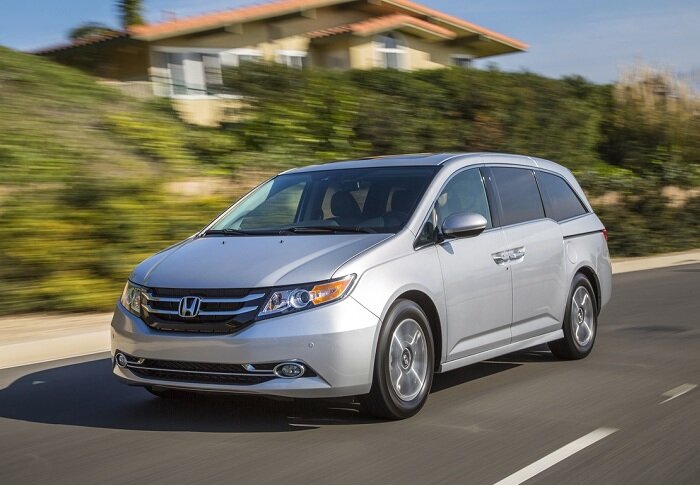 Минивэн Honda Odyssey 2015 года. | Фото: cheatsheet.com.