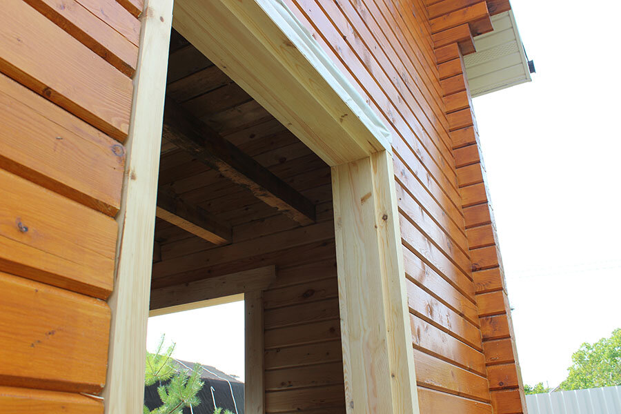 -укрепление стен в проемах от искривления. Уже искривленные проемы можно выпрямить и скрепить окосячкой.