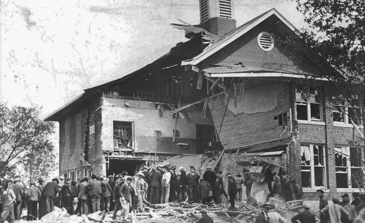 Школа Бата после взрыва, 18 мая 1927 года