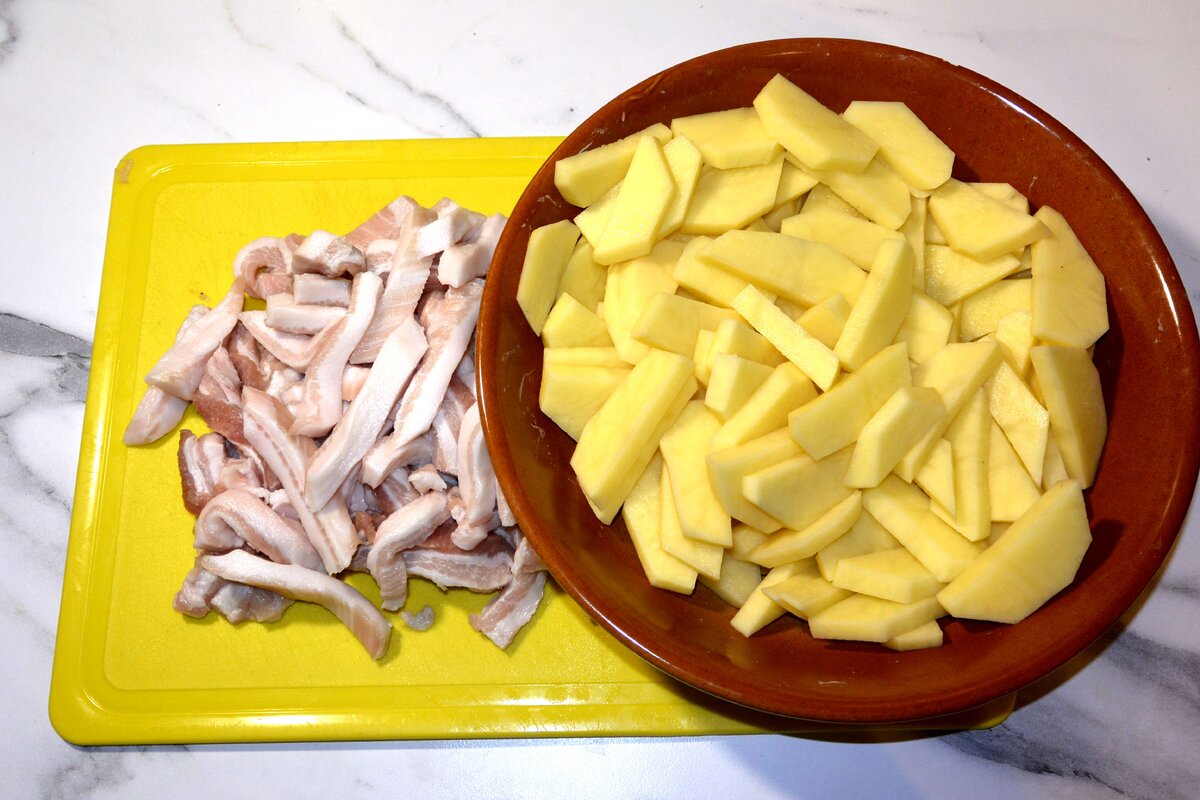Жареная картошка на сале и чесноке
