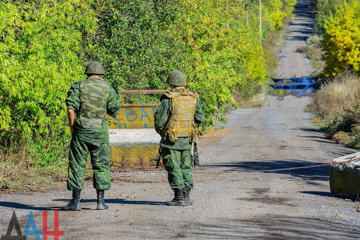 Район села Петровское к югу от Донецка. Первая территория разведения сил и средств ДНР и украинской армии