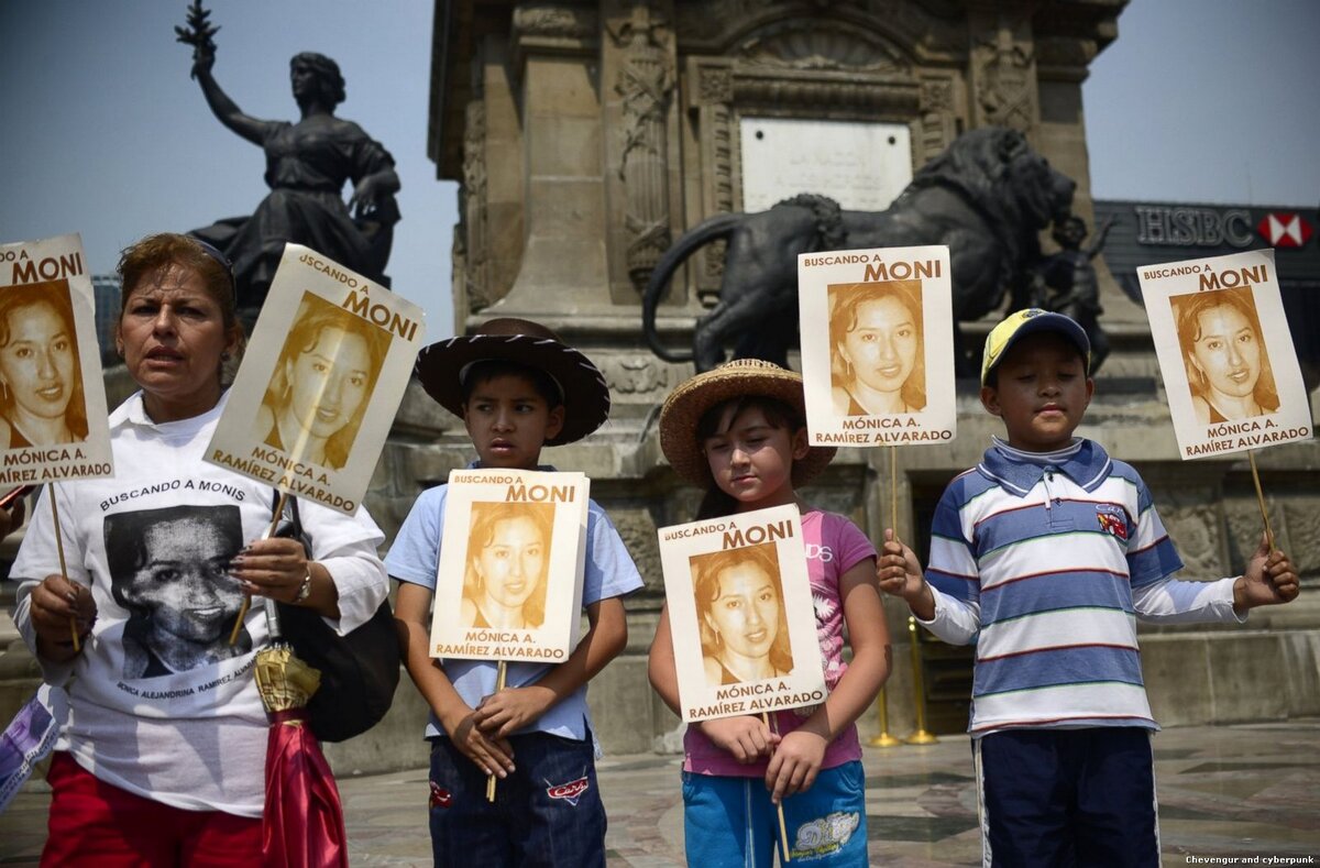 Мексиканские реалии; не исключено, что на фотографиях жертва как раз жертва картеля Синалоа