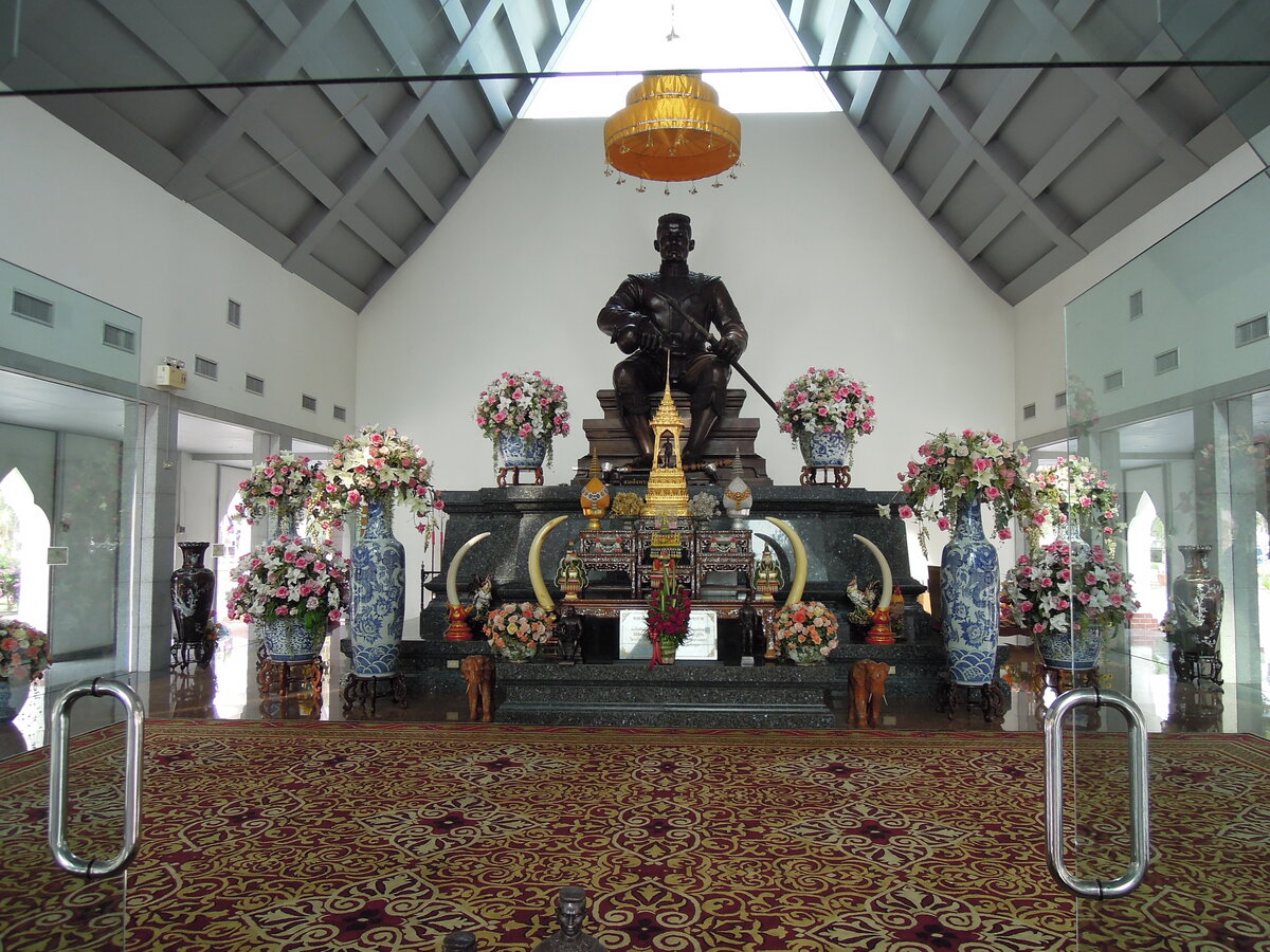 Образ King Naresuan в Shrine Wat в Аюттайя (фото автора)