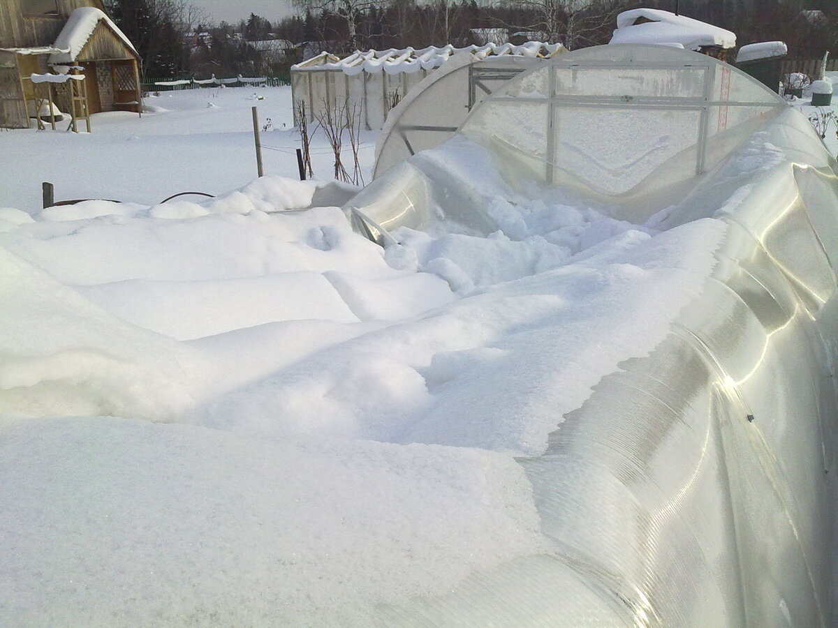 1) они хоть и круглые, но снег на них очень хорошо собирается.