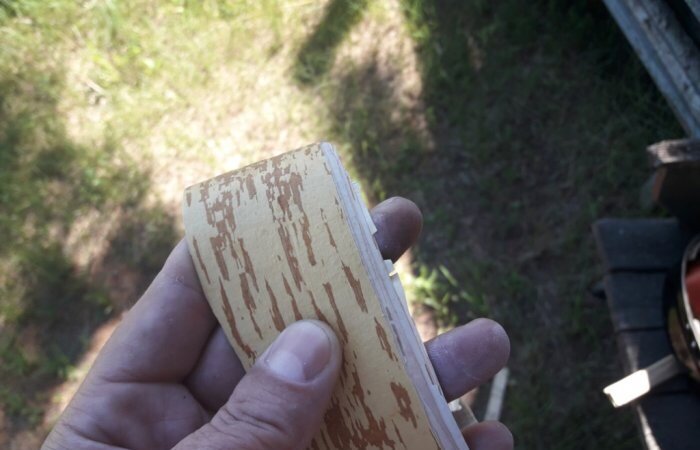 Кора, водка и банка.
