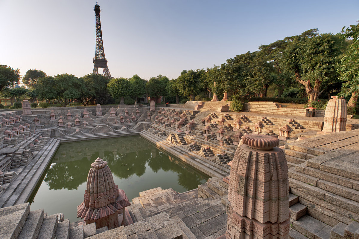 Visit the worlds largest. Visit the worlds largest. Крытый парк. Visit the worlds largest. Лувр париж франция.