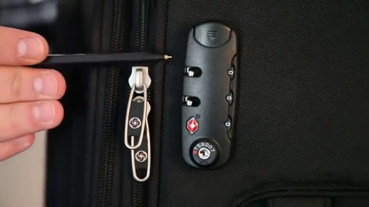 Открыть замок на чемодане кодовый 3 цифры. Замок на чемодан Samsonite tsa007. Замок TSA на чемодане самсонайт. Кодовый замок Samsonite TSA 097. Замок tsa007