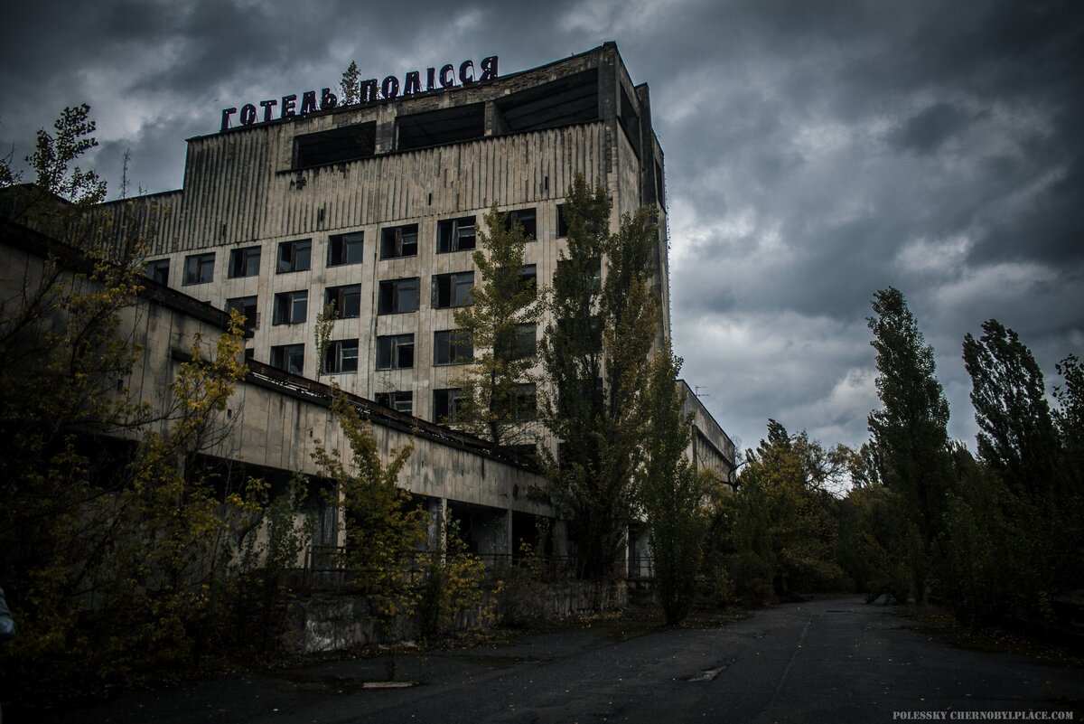 Припять 2024 фото. ДК Энергетик Припять. Чернобыль Энергетик. Здание Энергетик в Припяти. ДК Энергетик Чернобыль.