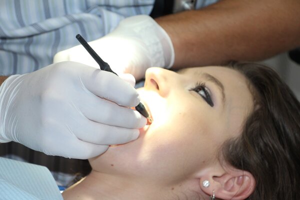 Ученые выращивают зубы в челюсти за 9 недель