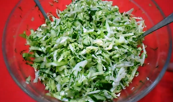 Диетический салат из капусты, который я готовлю весной каждый день