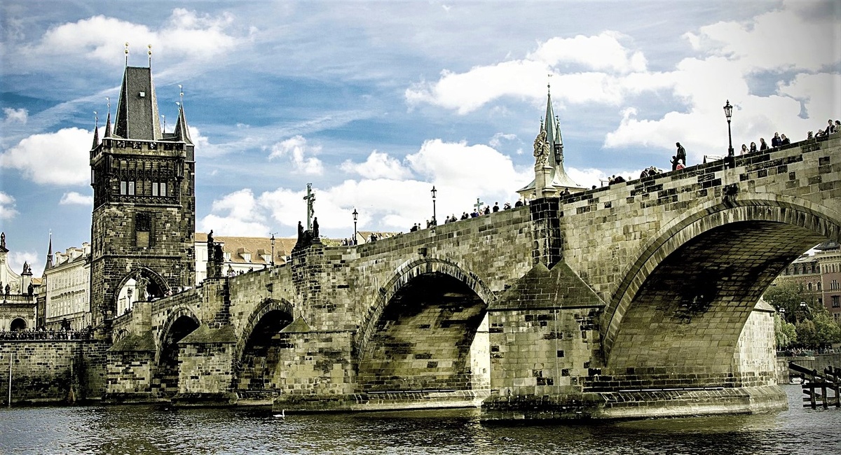 Карлов мост. Фото взято на сайте pixabay.com