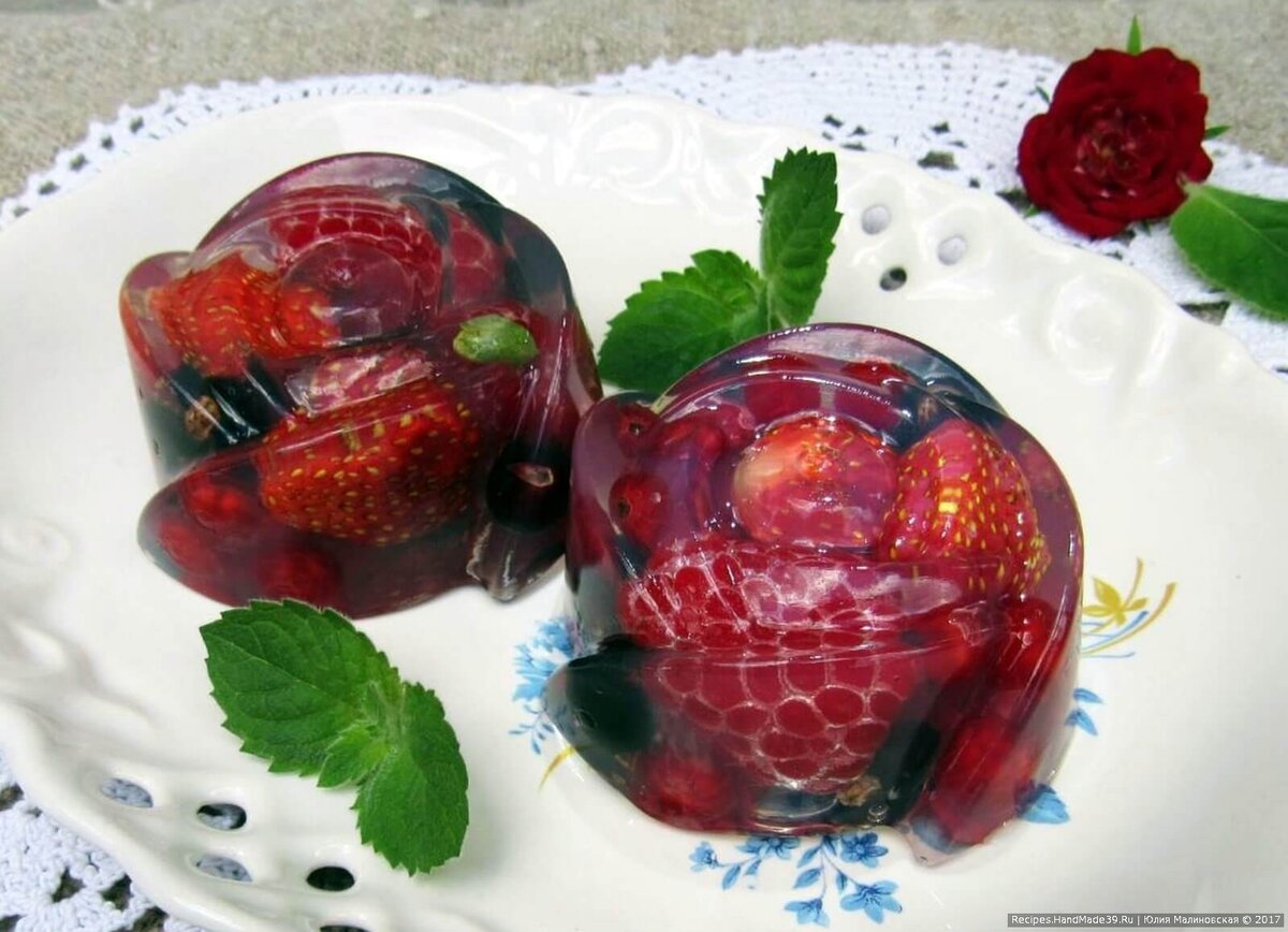 Желе из ягод с желатином без сахара. Десерт подходит для диабетиков 2 типа