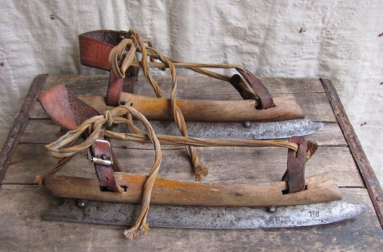 Коньки с железными лезвиями