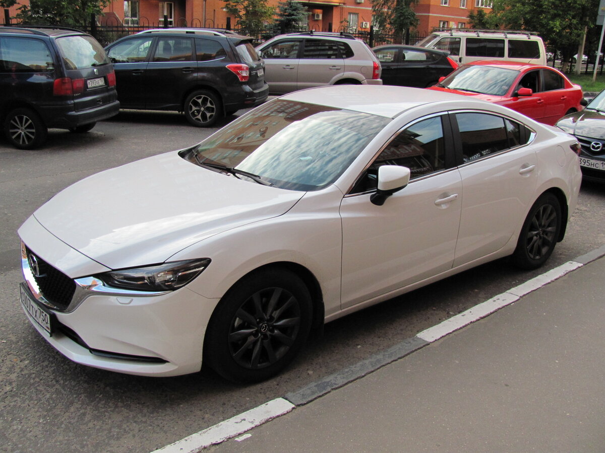 капот защищен прозрачной пленкой