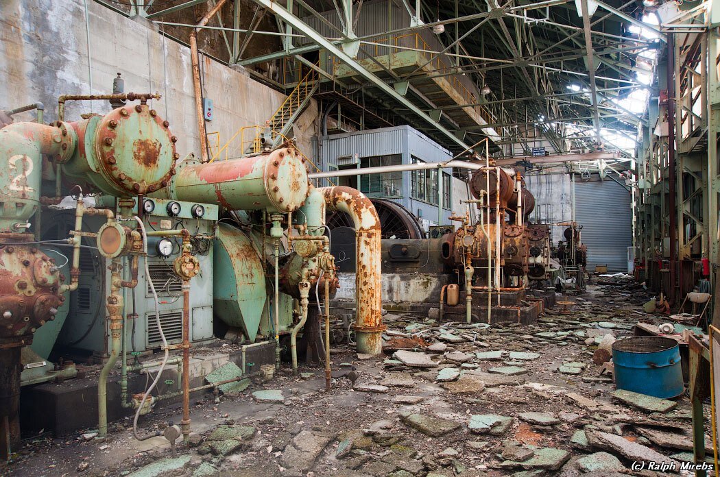 Как выглядят заброшенные заводы в Японии? Интересные находки внутри!