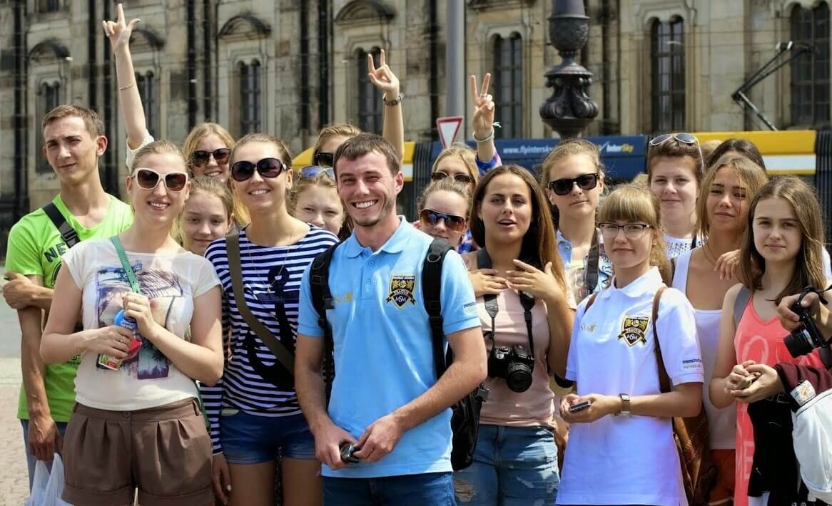 Чешское молодых. Молодежь Чехии. Прага для молодежи. Детский лагерь в Праге. До и молодежные организации в Чехии.