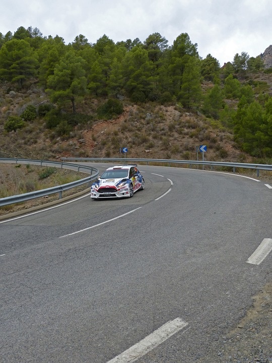 https://cdn.pixabay.com/photo/2015/10/26/18/05/rally-catalunya-1007559_960_720.jpg
